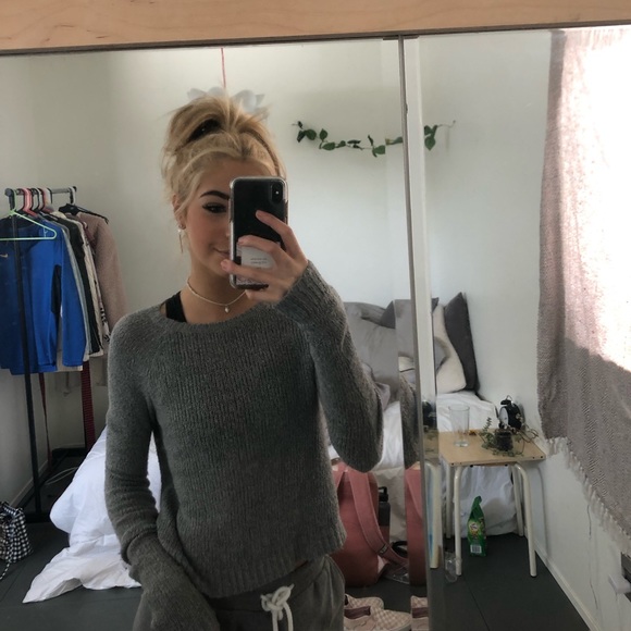 Gray Hollister sweater - Picture 3 of 3